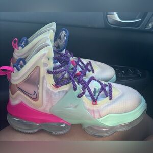 Nike Lebron 19 “Valentine’s Day Love Letter”